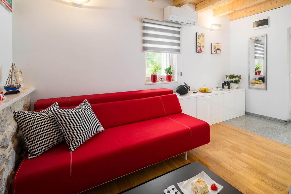 Holiday home Mia with private heated pool and jacuzzi