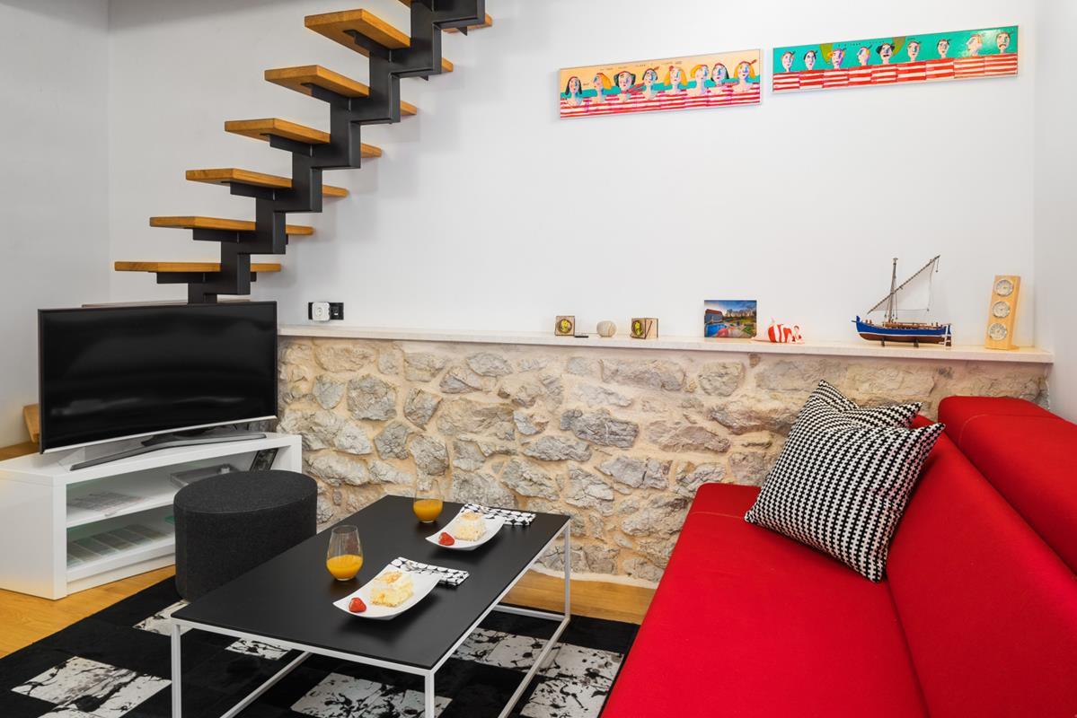 Holiday home Mia with private heated pool and jacuzzi