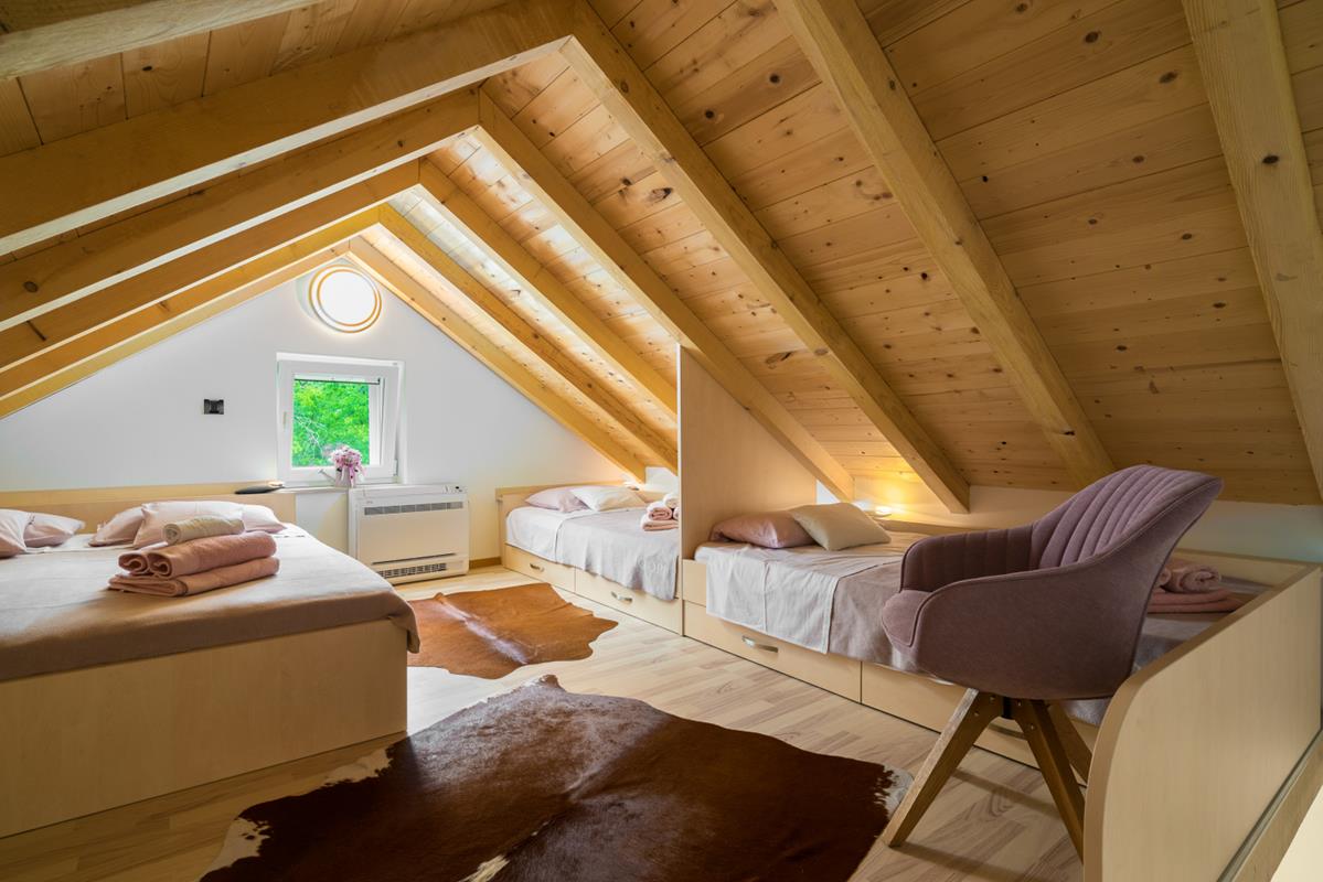 Holiday home Mia with private heated pool and jacuzzi