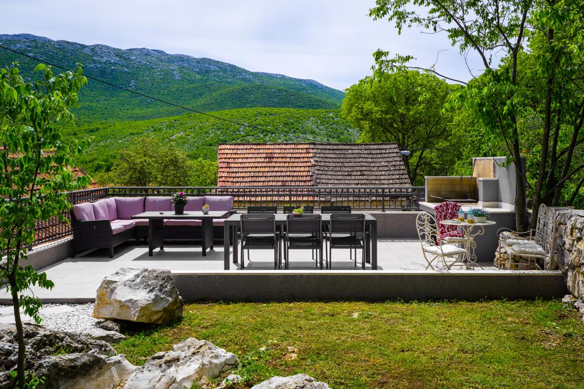 Holiday home Mia with private heated pool and jacuzzi