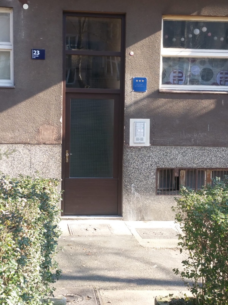 Studio apartman Mara***