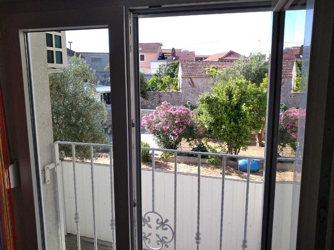 Apartment with garden view.