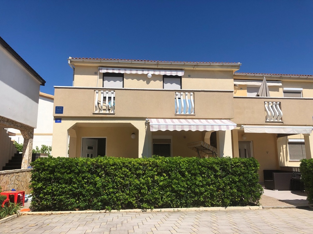 Apartman (***) Vir - Žitna uvala - 70m plaže