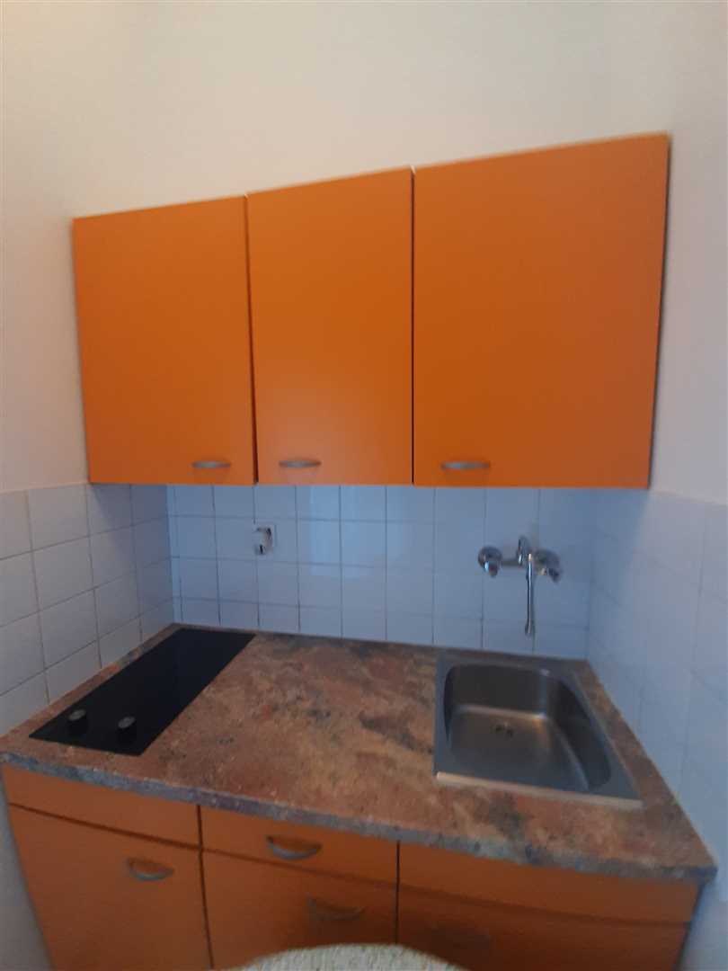 AP - prekrasan je s velikom terasom, potpuno opremljen, 5 minuta hoda do mora